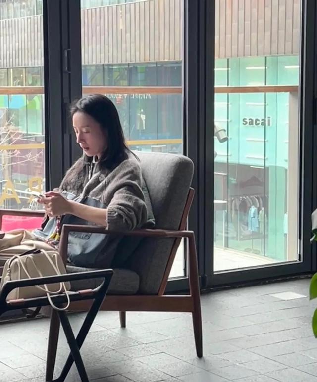 郭富城|42岁董洁三里屯被偶遇!皮肤水嫩似18岁少女,被曝一场直播卖2亿