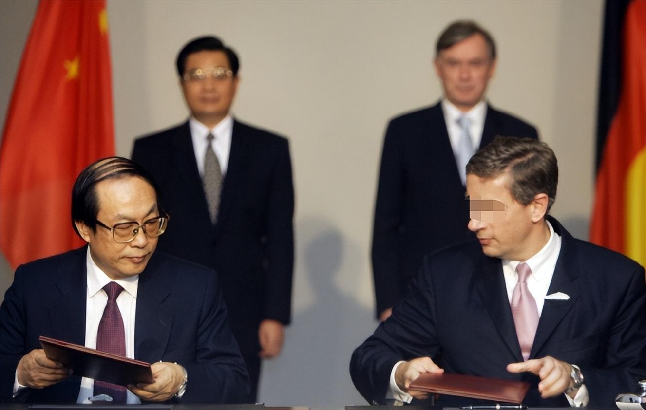 丁羽|湖北“巨贪”落马:敛财30多亿,敛财30亿,靠高官女儿上位!