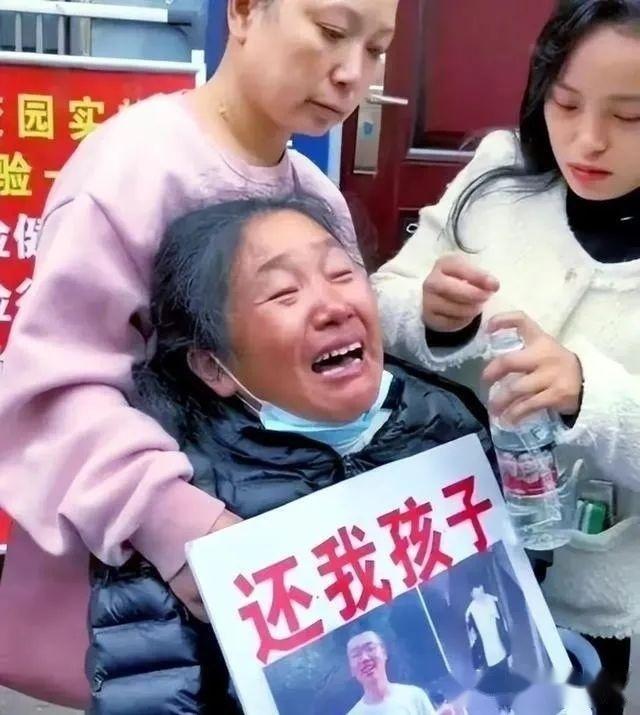 ?事出反常必有妖!“胡鑫宇”失踪案新走向,学校厂商相互推辞!