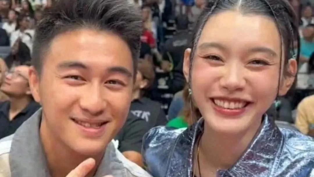 何猷君录制综艺全程带笑，和奚梦瑶并排走，吴千语施伯雄像闹矛盾