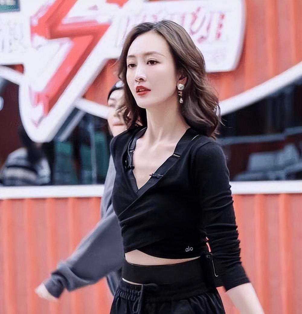 王鸥后续瓜!曝预产期在12月,男方疑孕期出轨了,网友:去父留子吧!