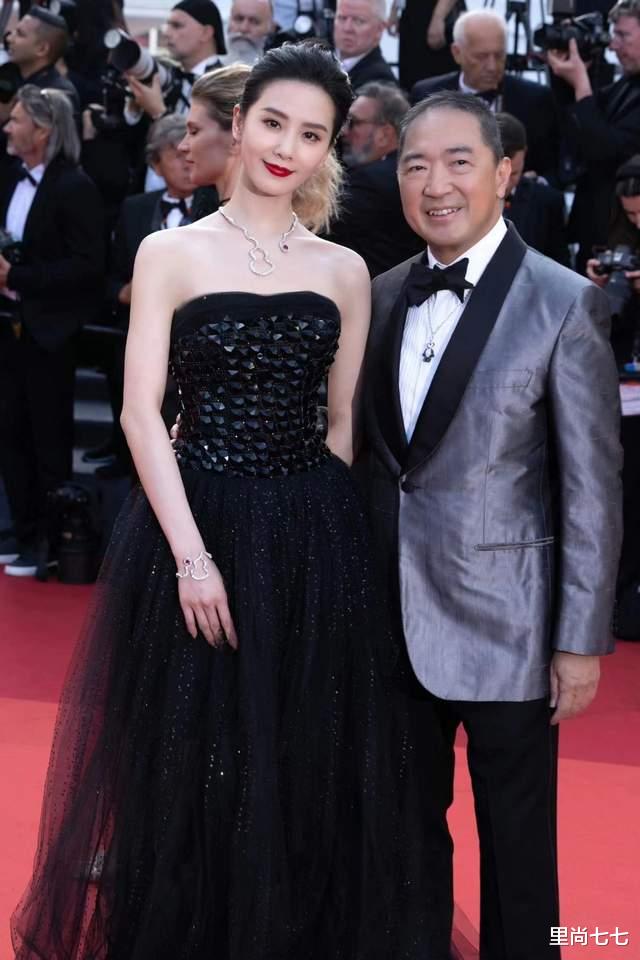 刘诗诗|刘诗诗成内娱唯一!古董高定配未发高珠走戛纳,穿盔甲似女战士