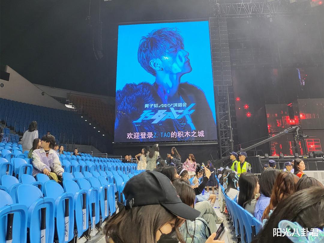 演唱会临时取消,门票打1折卖不动,流量明星的底裤终于被扒光了