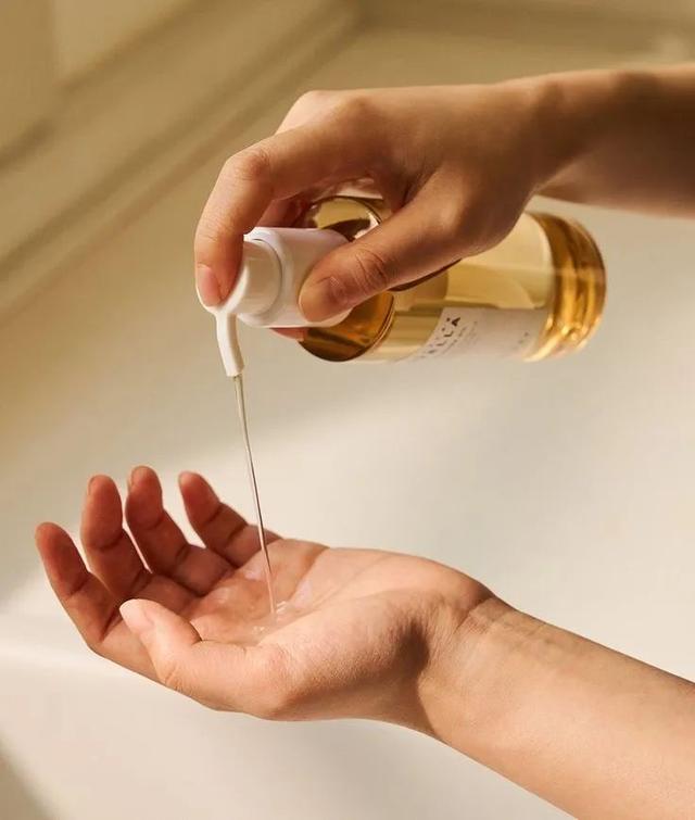 47岁的曾黎直播卸妆,状态让20岁的女孩都羡慕了