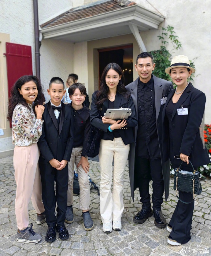 赵文卓夫妇送儿子出国留学，12岁赵子龙与姐姐成校友，学费200万