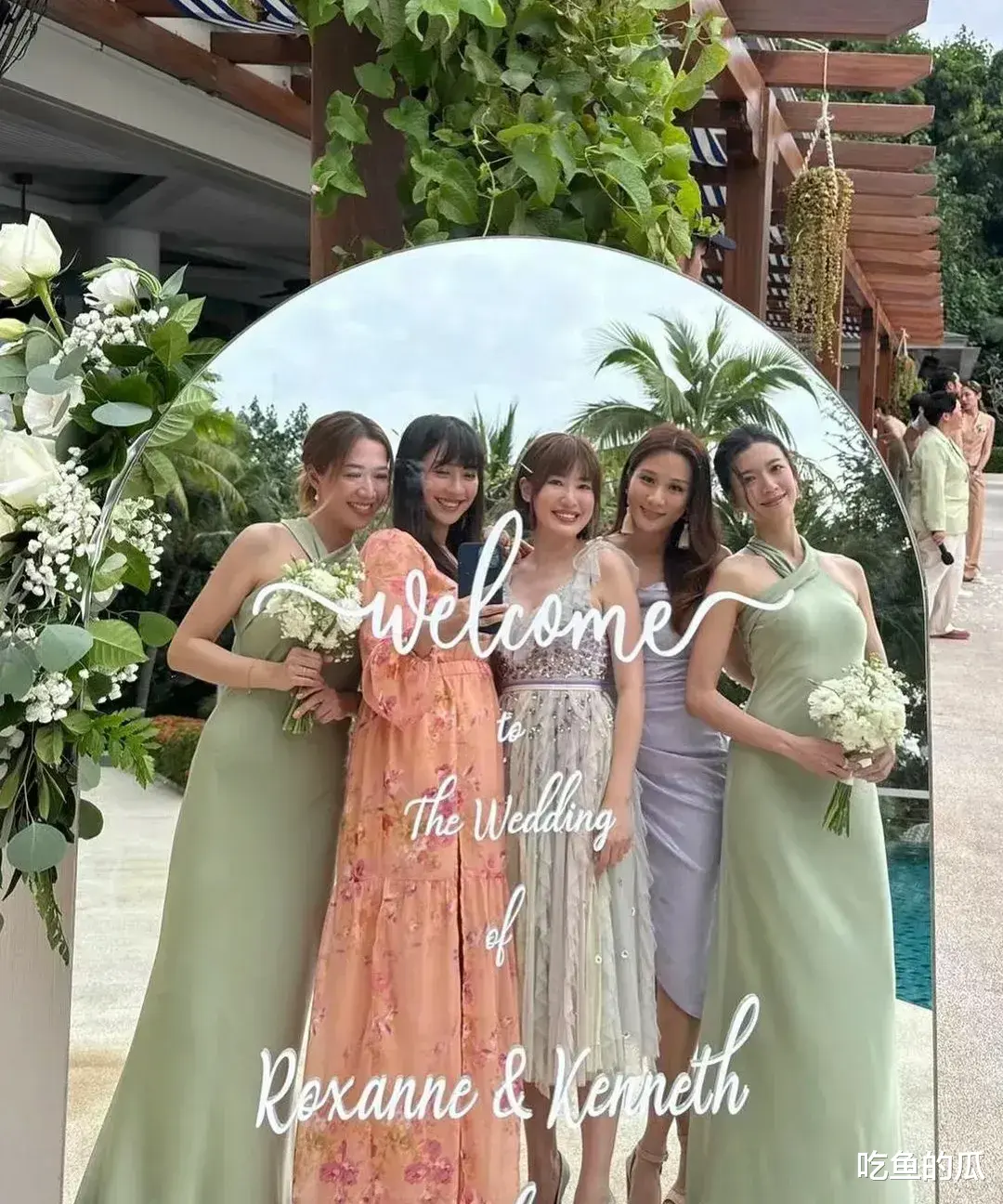 蔡思贝合影遭人嫌弃,把岑杏贤朱千雪当假想敌,凹造型明显过分抢镜