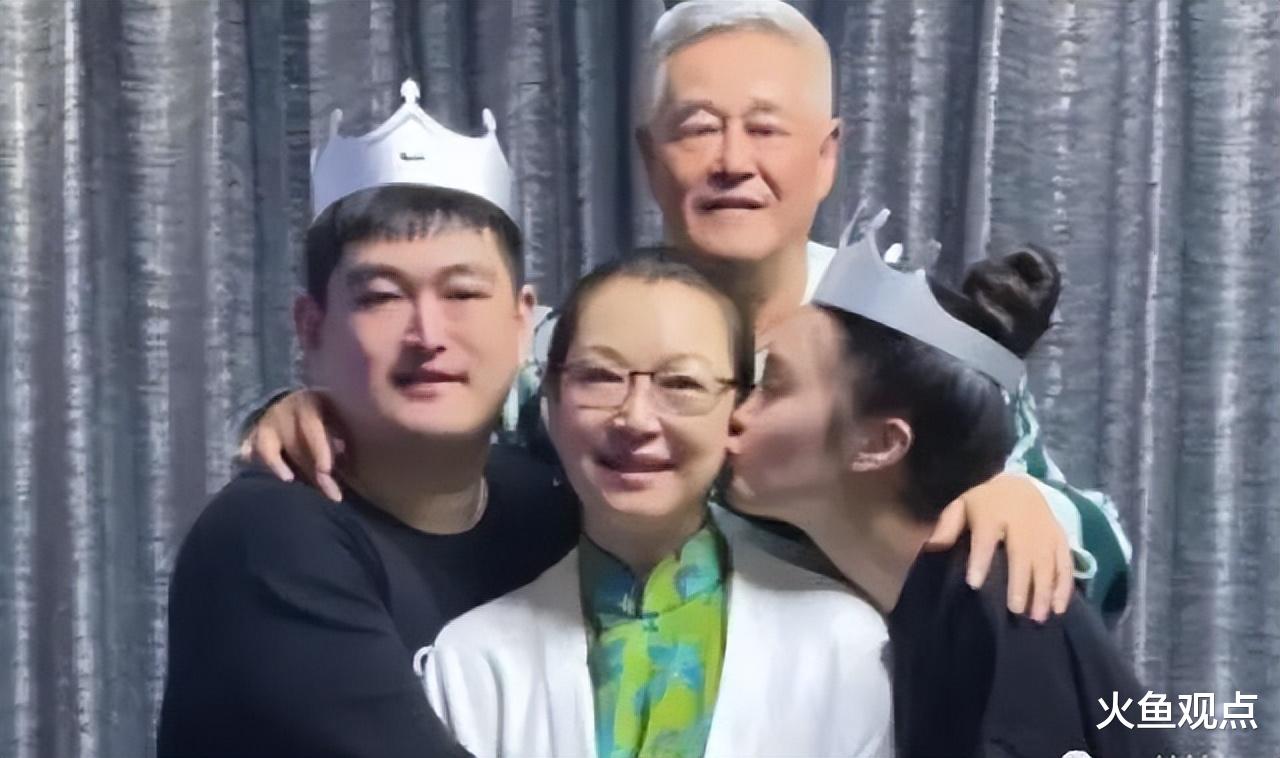 爽肤水 入会百万起，接礼上亿，200保安，赵本山儿子是开公司还是割韭菜