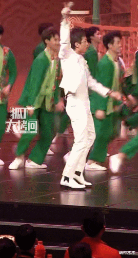 孙俪|孙俪晒女儿比赛照,跳拉丁舞气质绝佳,网友调侃继承邓超跳舞基因