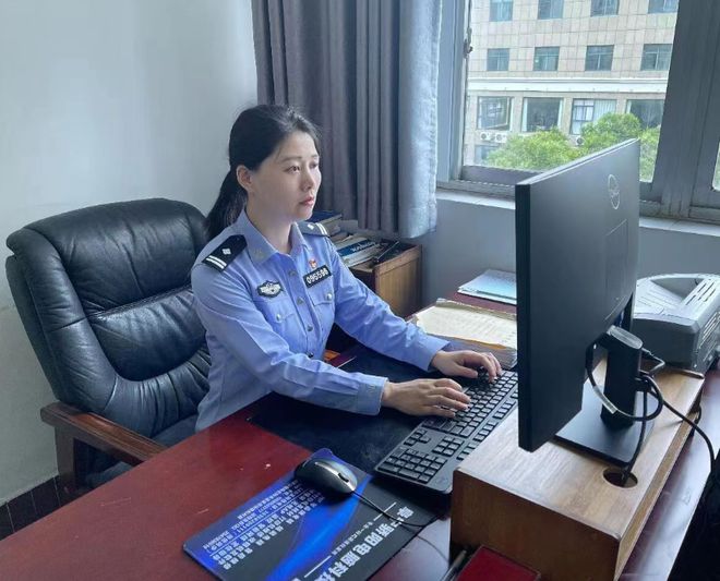 全国少见的落马女公安唐丽娜的落马确实让很多人都感到惊讶,毕竟女