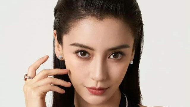 杨颖再次缺席商务活动，代言身份升级一事搁浅，要躲到什么时候？