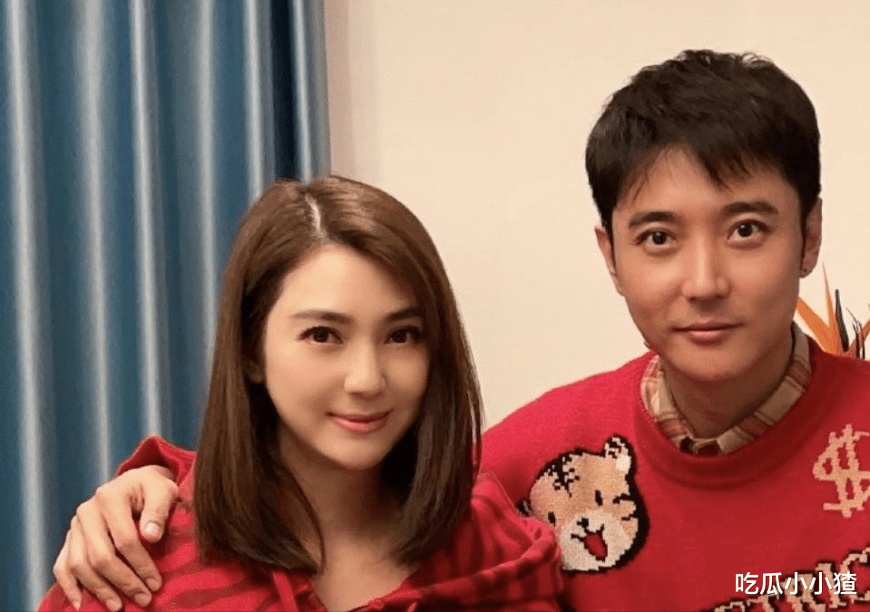 洪欣|洪欣离婚风波后首现身，手中无婚戒，带儿子参加聚会