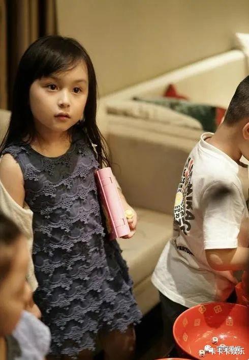 刘楚恬:因长相甜美被禁止整容,2岁出道年入百万,如今长成啥样