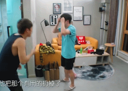 33岁过气顶流,靠“卖蠢”一夜翻红