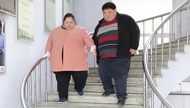 四川800斤“幸福肥”夫妻,为生孩子拼命减肥400斤,如今怎样了?