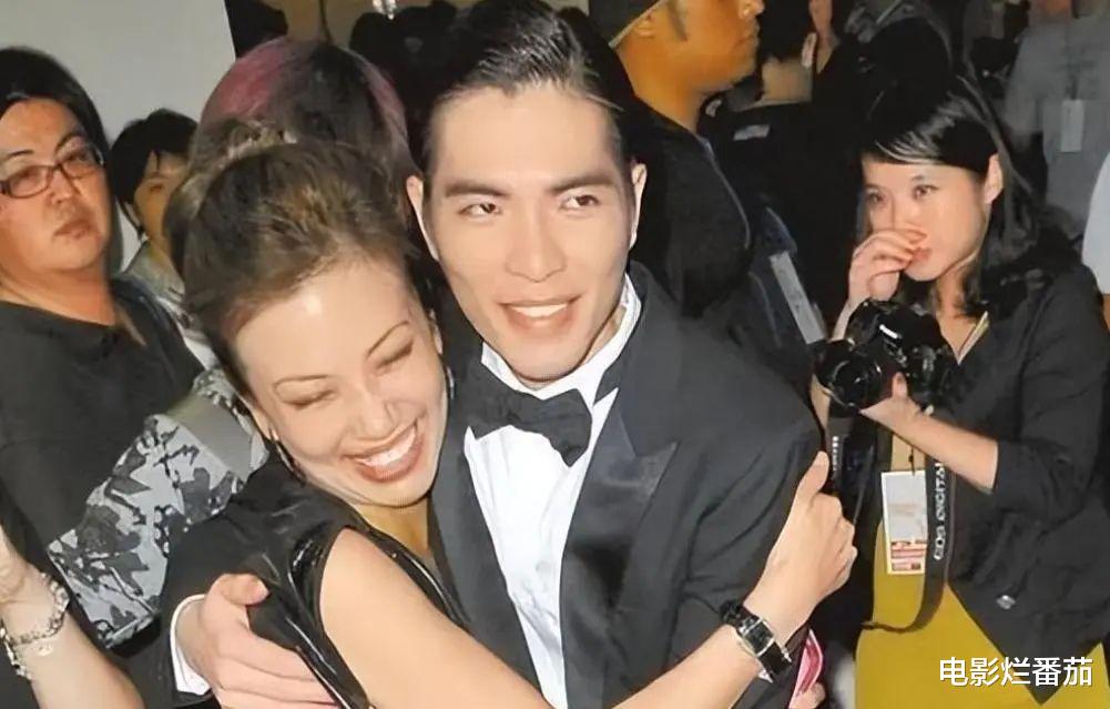 萧敬腾求婚大14岁经纪人，牵出明星和经纪人关系，只能用复杂形容