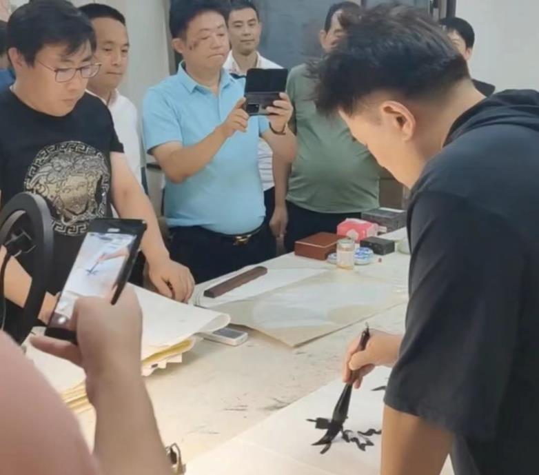 毕福剑|这一次，64岁的毕福剑，不再被世界宽容