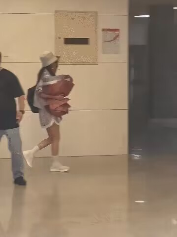 谢娜|谢娜录制《你好,星期六》,还未适应身份转换,走错化妆室