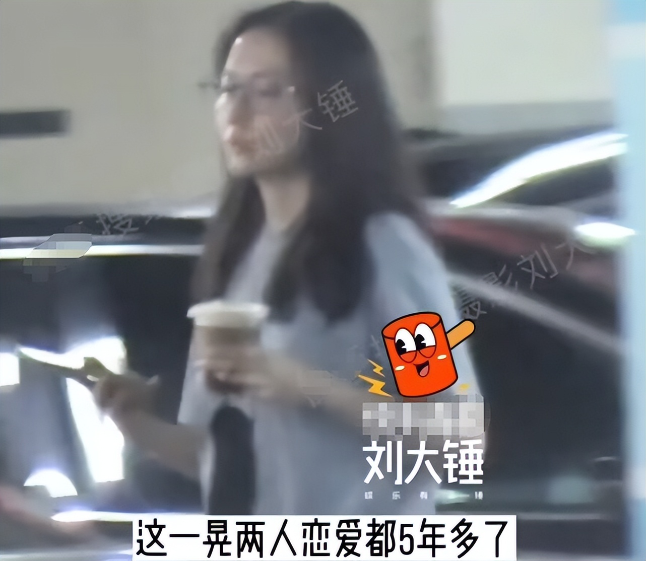 张靓颖携男友外出逛街，素颜不洗头似路人大妈，拍拖5年仍不结婚