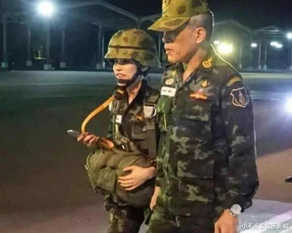 苏提达成功出圈，欧美粉丝匍匐跪拜她，玛哈国王笑不拢嘴！