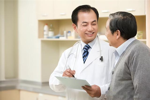55岁男子高血压，最终去世，医生：吃倍他乐克2件事不要做
