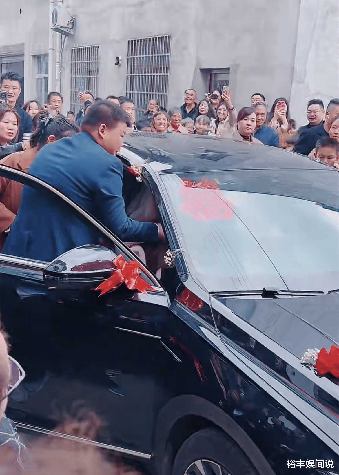 网红菲利丝姐姐出嫁!仪式简单低调,姐妹跳民族舞曝礼金8.8万