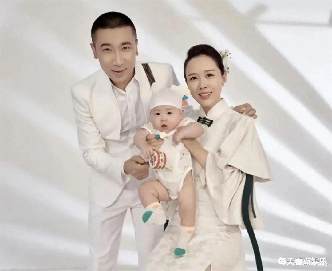 “最美嫦娥”:嫁小4岁丈夫,44岁高龄生子,人到中年仍风情万种