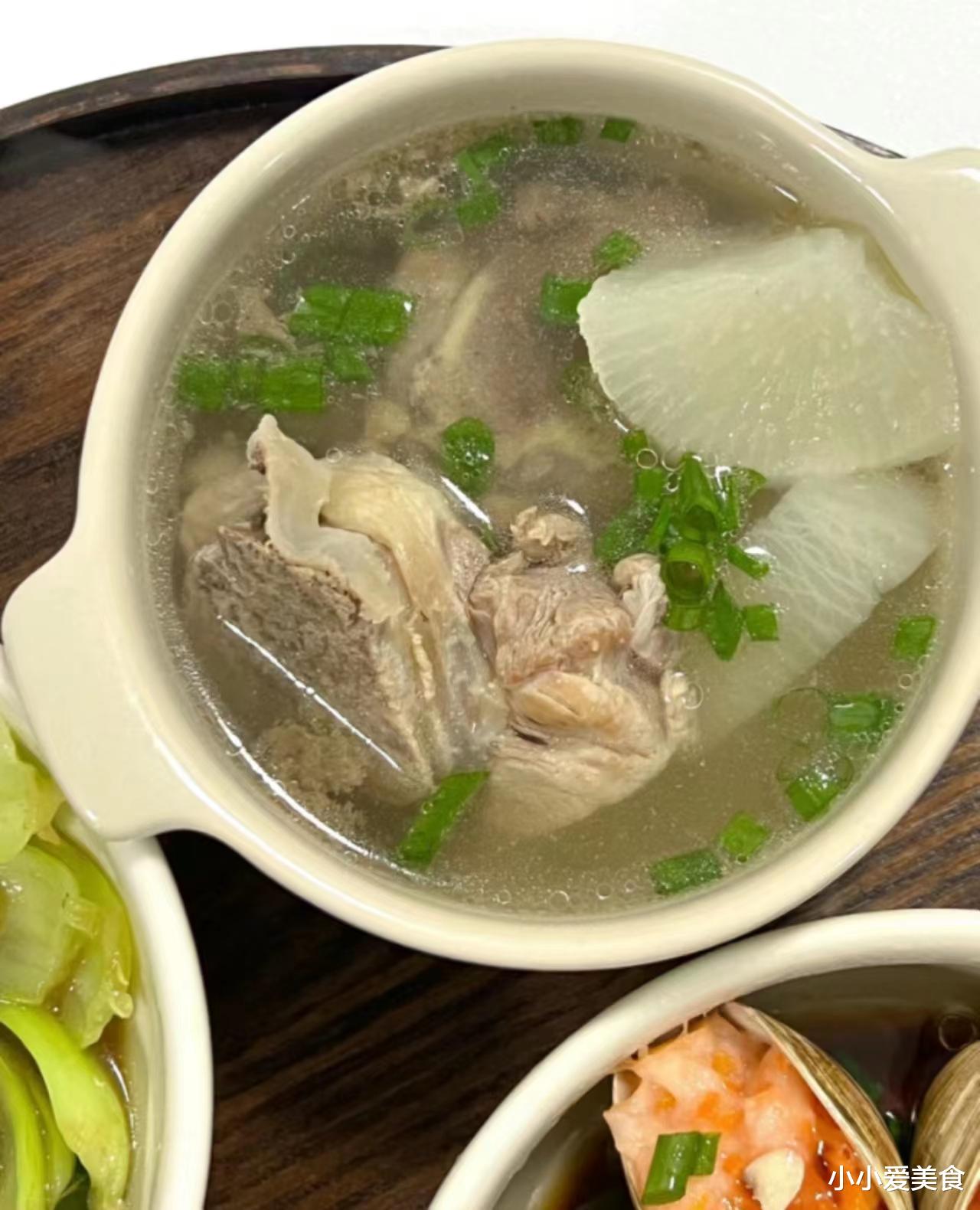 排骨|35岁女子不婚不嫁，晒一人晚餐走红朋友圈，网友：活明白了