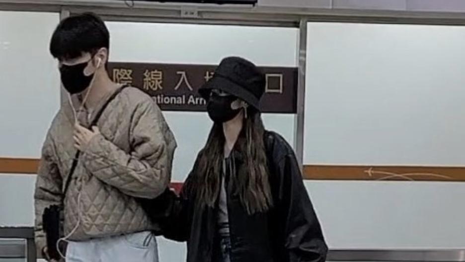 杨丞琳|李荣浩夫妇被偶遇，杨丞琳在高铁站台与老公吻别，甜蜜堪比偶像剧