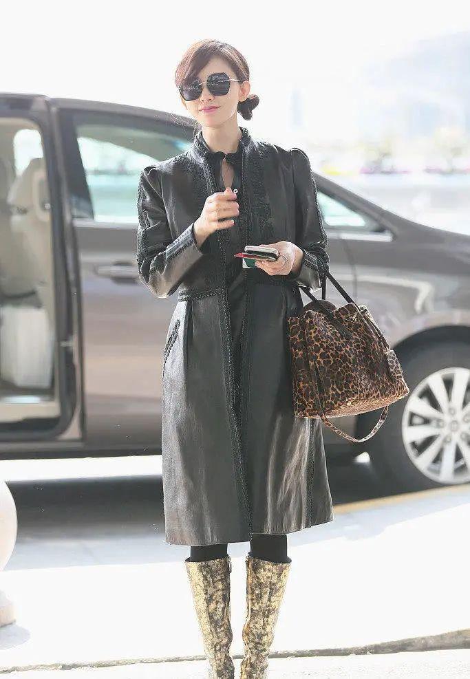 在日本偶遇林志玲,腰粗胯大跟大妈无异,打扮再少女却没啥少女感