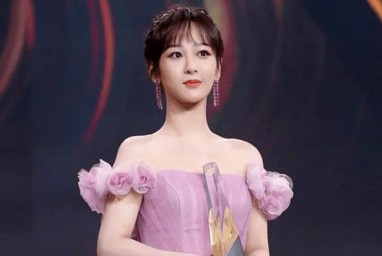 生图|15位女星生图曝光!痘坑脸、肤色暗沉,明星滤镜碎了一地