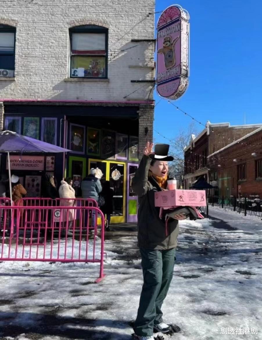 恬妞|罕晒母女合照！65岁港星经历2段婚姻今坚持单身，接受女儿是同性恋