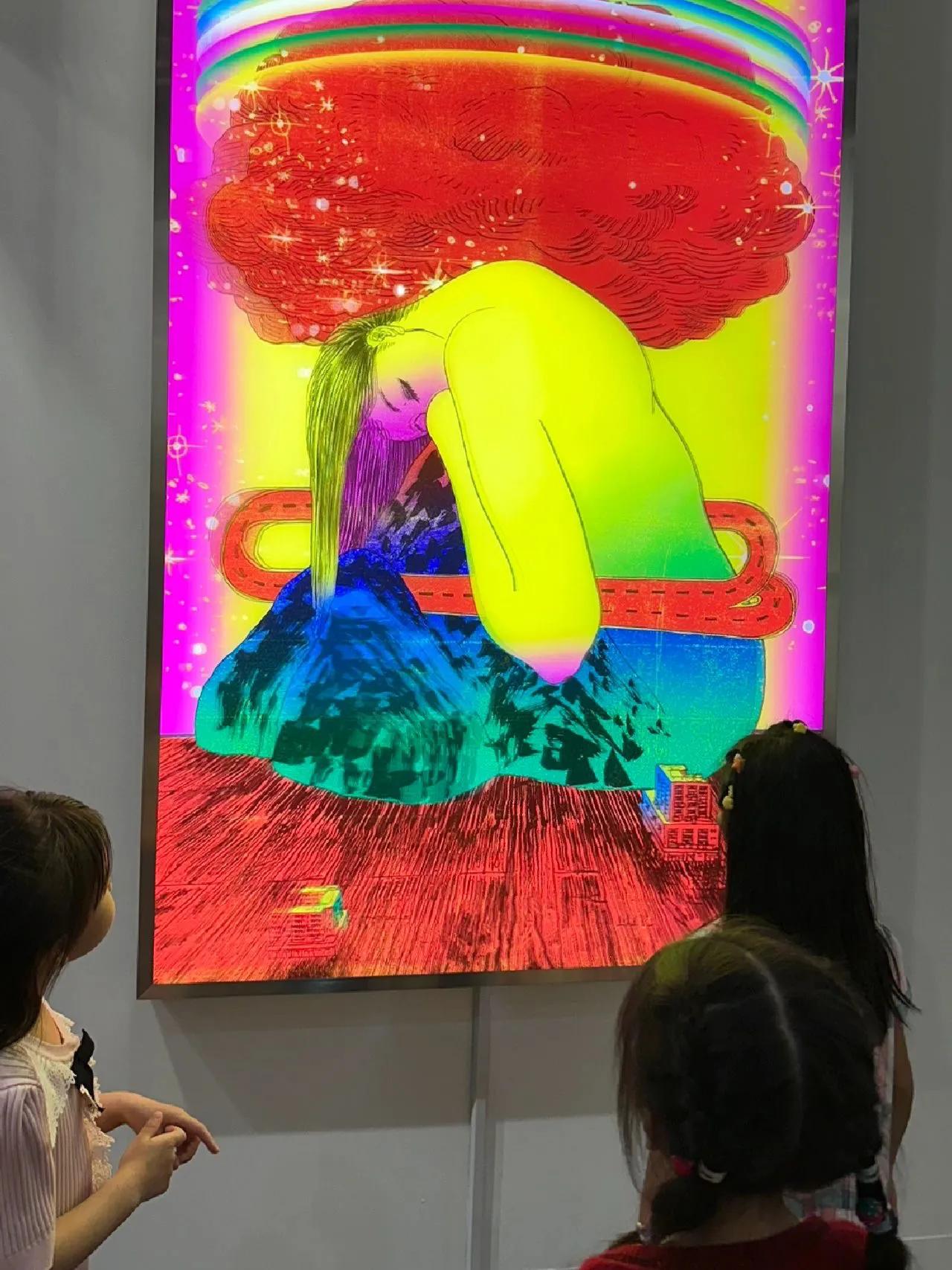 方媛|方媛携女儿看展,5岁大宝跟妈妈一样漂亮,打扮时髦纤细长腿抢镜