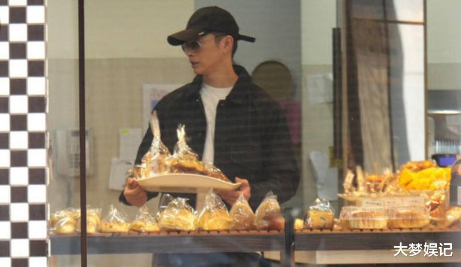 直击曾之乔、辰亦儒林口吃饭!几乎“0互动全被拍”回家也分开走