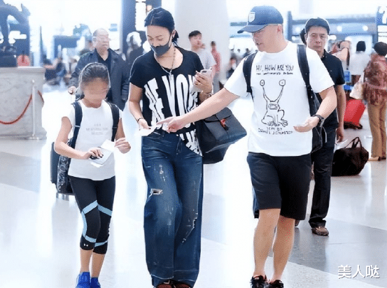 那英一家三口罕见合体现身!女儿青春可人,老公儒雅有型,就她是真老了