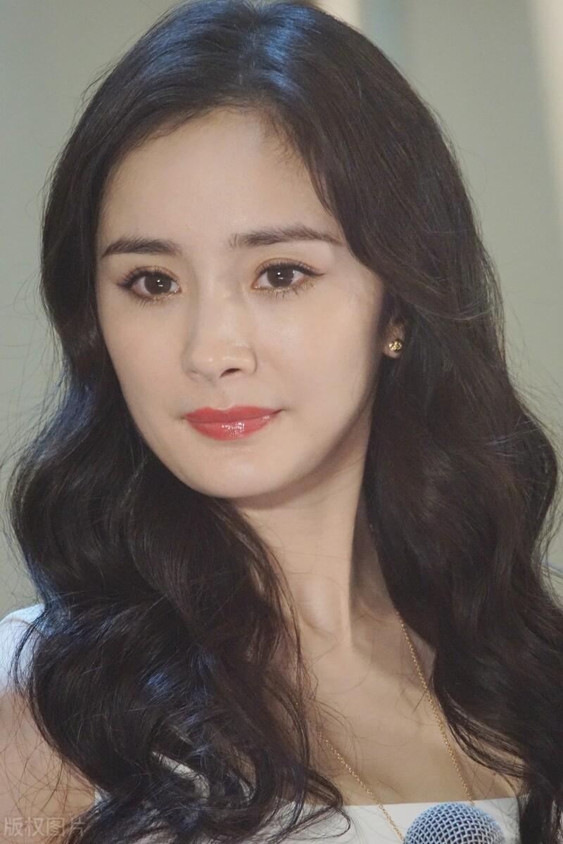 不洗内衣秋裤包浆，表面光鲜亮丽的明星，私下却都这么邋遢！