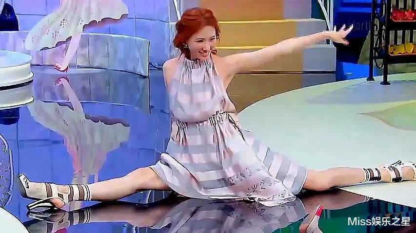 美丽|“学霸女神”林志玲,有颜值有情商,与小S玩一字马被地板反光