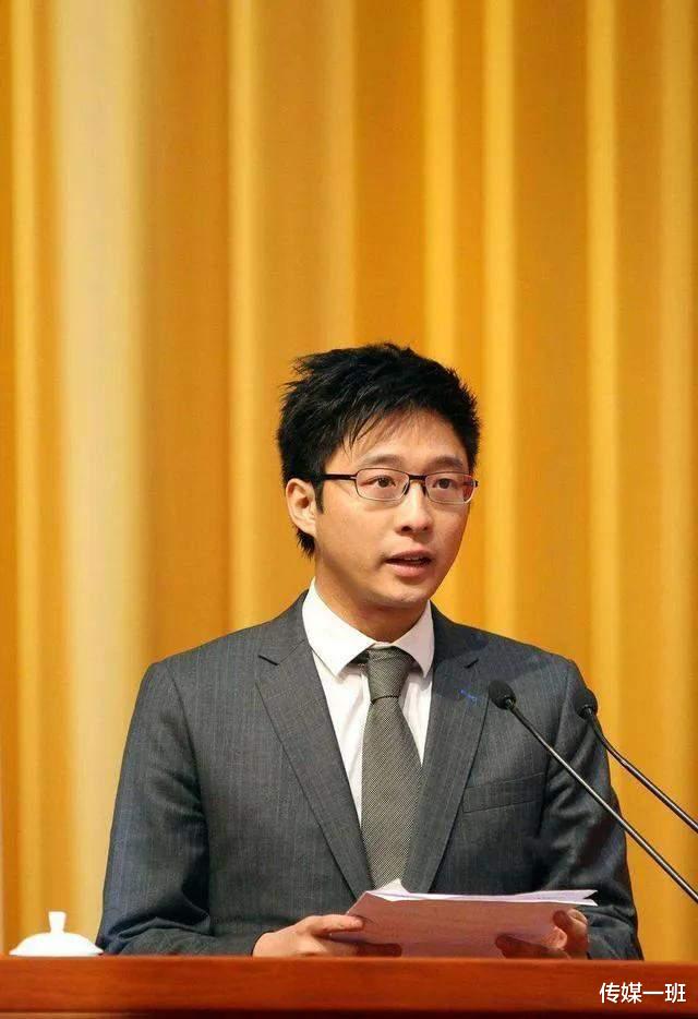 霍启刚|霍启刚晒父子4人同框照,兄弟3人各有特点,霍启山成颜值担当