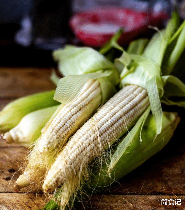 玉米|煮玉米时，只用清水煮就错了，多加这3样，玉米更软糯，更香甜