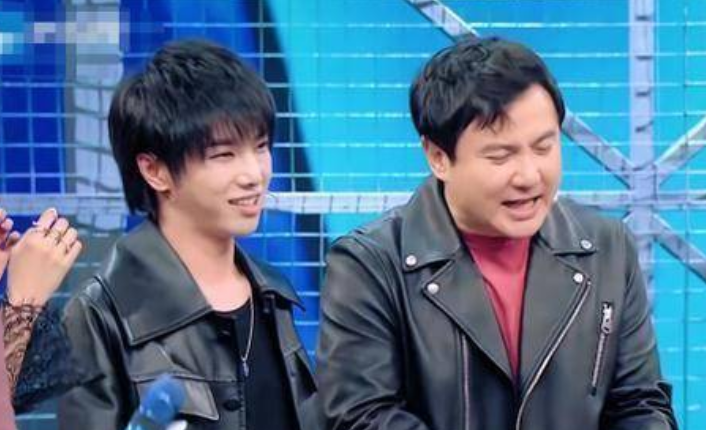 演唱会无人理会、唱大地被嘲毁经典，华晨宇的“老婆们”该醒了