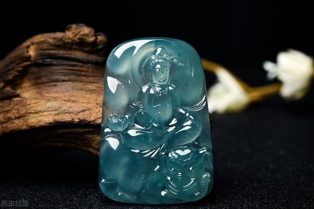 翡翠|黑色翡翠和墨翠的区别是什么？如何区分黑色翡翠与墨翠？