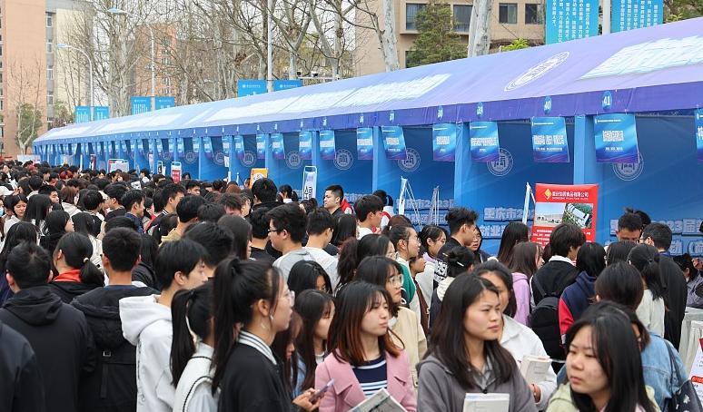 计算机专业|985、211大学校招会上,计算机专业只给2千元却有9项要求,真滑稽