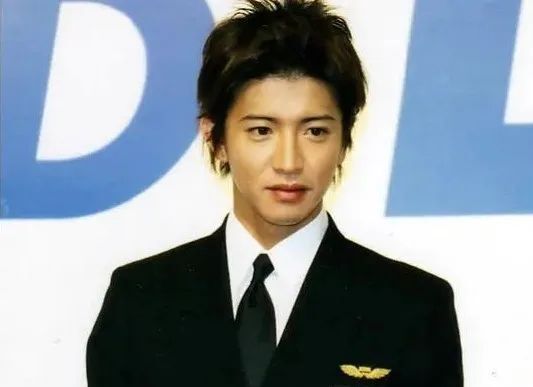 男神木村拓哉也丢了工作，代言费暴跌，现在打电话找工作愿做配角