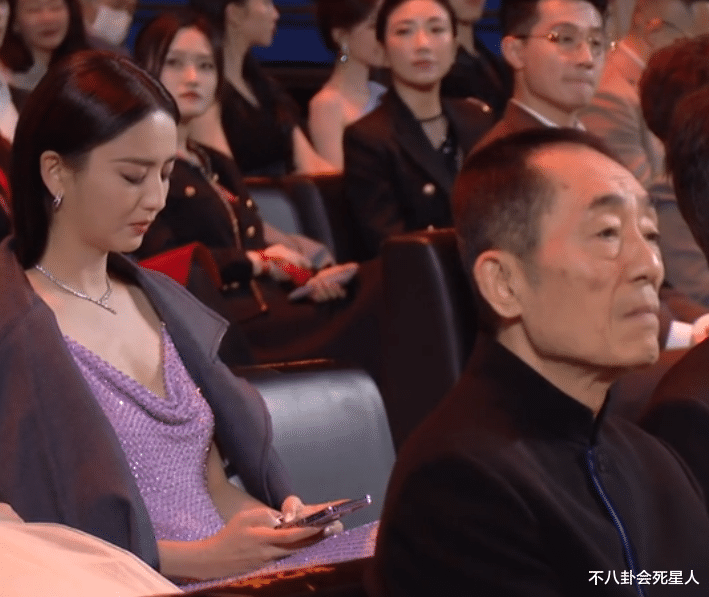 杨紫|真正的厮杀!42位女星比美盛事,85花同框,杨紫热巴争艳,好刺激