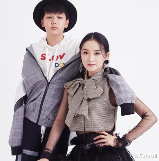 |王艳16岁儿子罕露面!穿4400元T恤身高180,长相帅气脖子比头粗