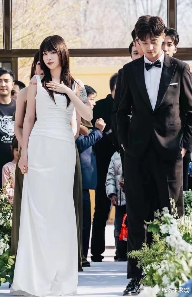 痞幼婚礼被排挤!遭伴娘翻白眼、站角落,更多花絮视频曝光!