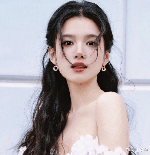 范丞丞恋情曝光,这小子是真藏不住事儿...