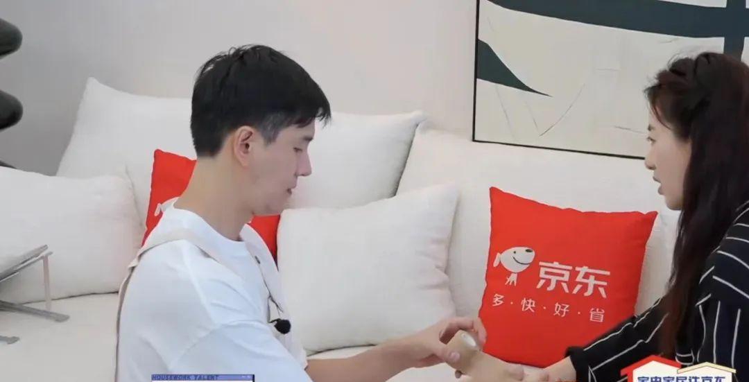 四年没戏拍，全靠吃软饭，怎么还全在夸他？