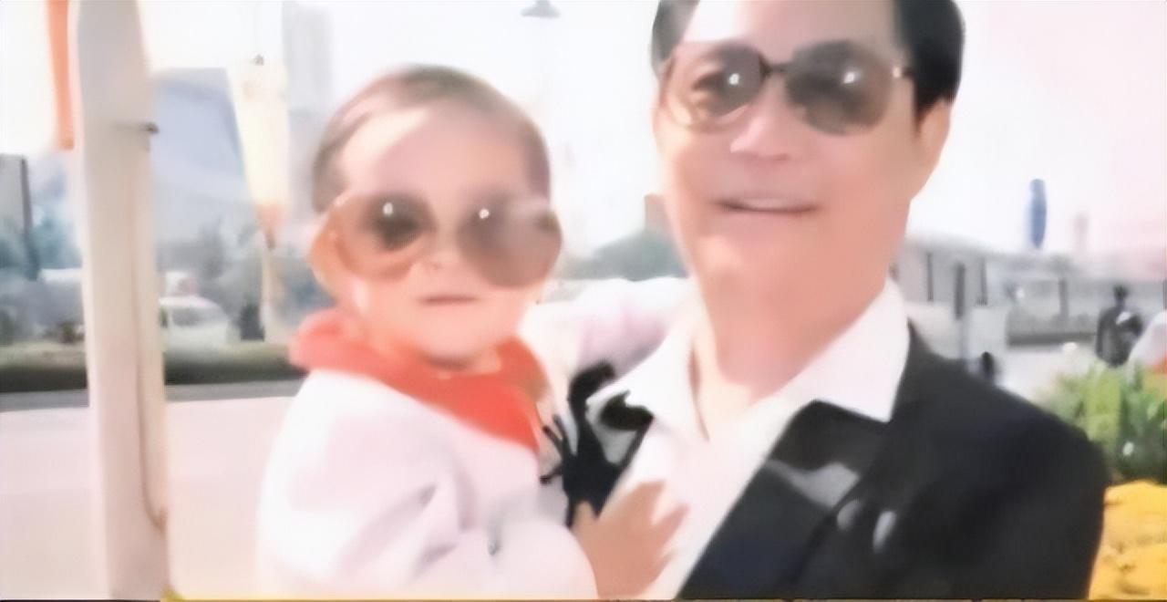 宋佳|宋佳:丈夫患病后远赴美国,靠美貌征服了4个男人,儿子生父成谜