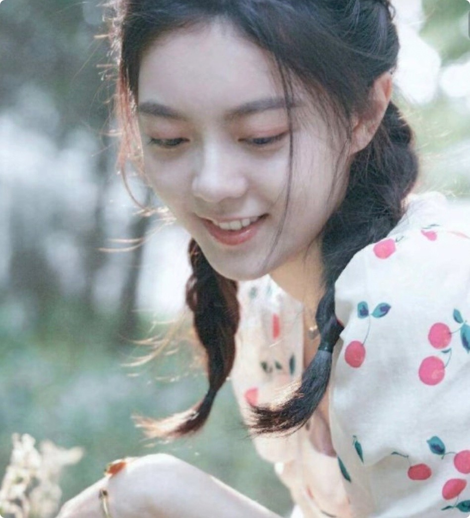 明明素颜美得惊艳,一化妆就秒垮掉,这位女星被妆造给害惨了