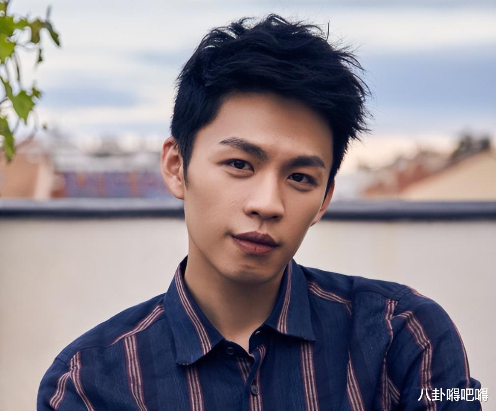 33岁男星官宣恋情!女方给其投资拍电影,被曝利用富豪为跳板敛财